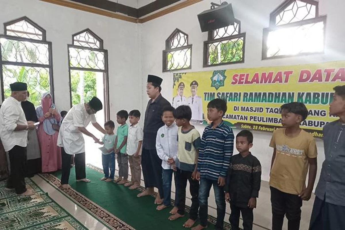 Wakil Bupati Bireuen Salurkan Santunan Yatim Pascabencana Banjir