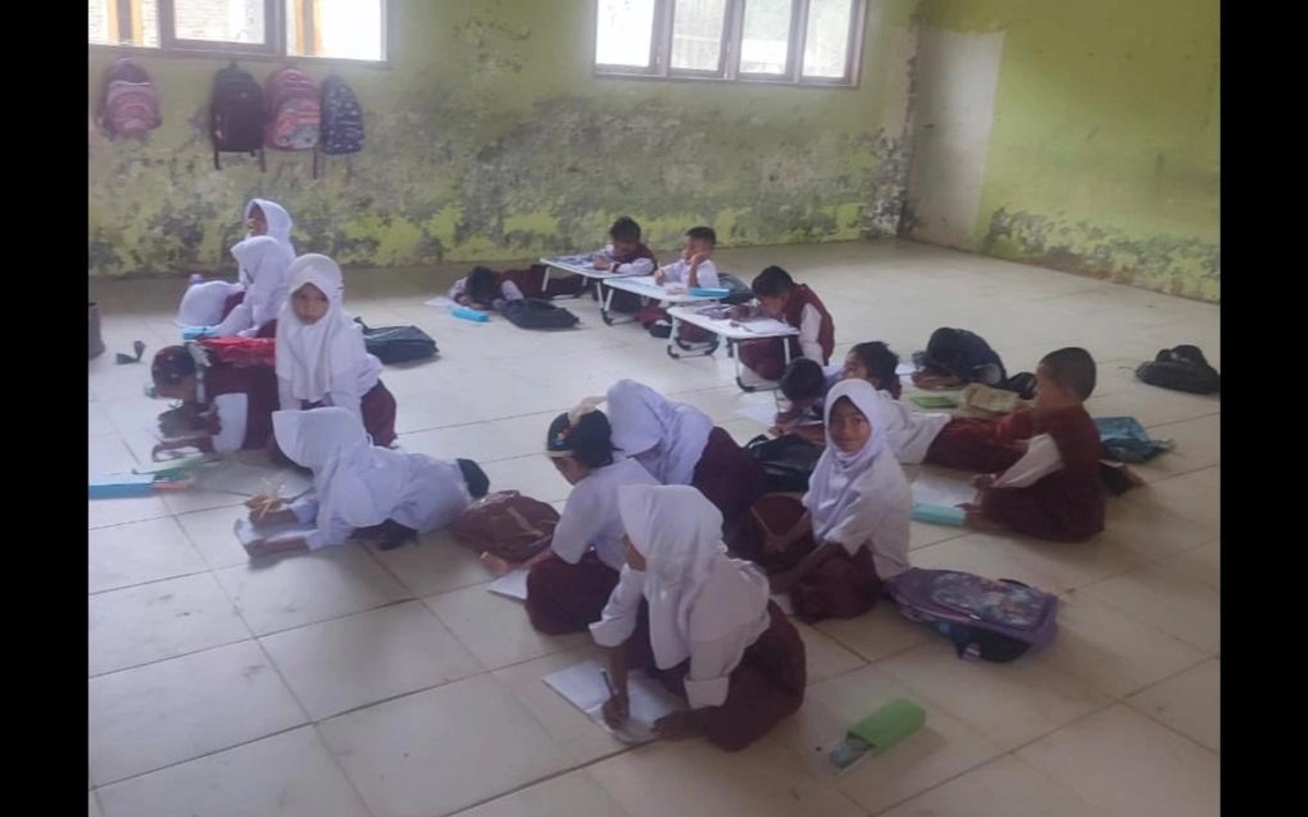 669 Sekolah Aceh Utara Butuh 65 Ribu Kursi Meja Pasca Banjir