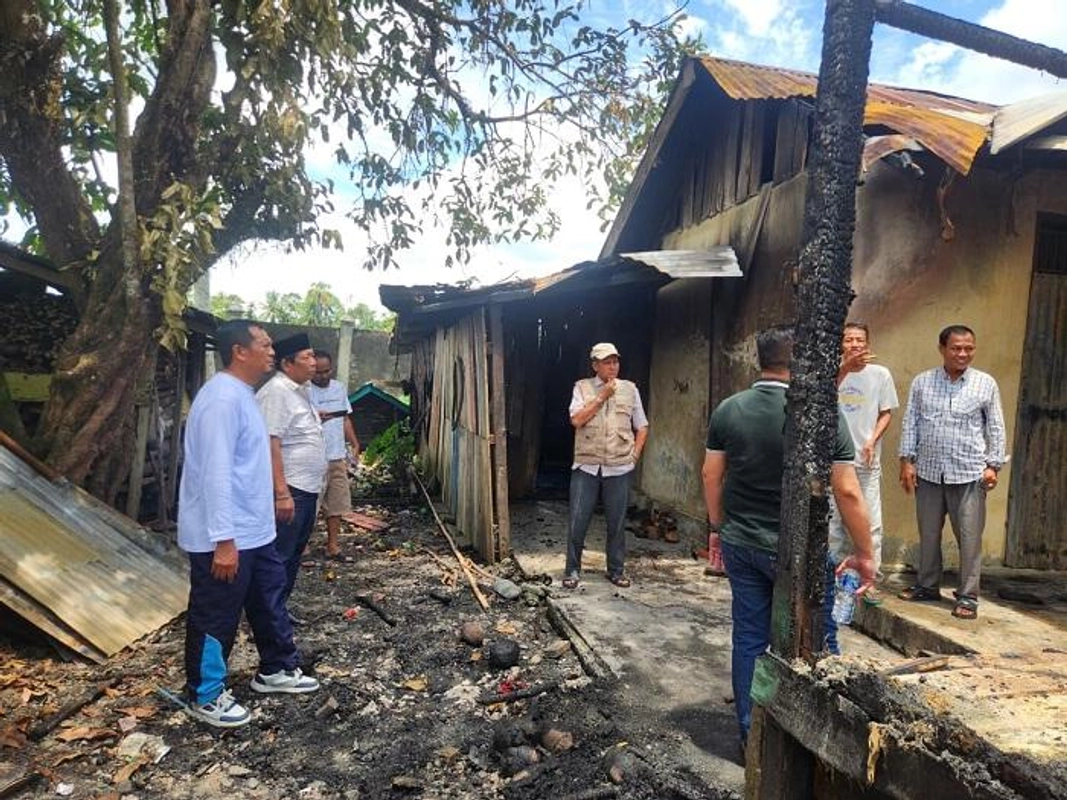 Pemkab Nagan Raya Salurkan Bantuan Rp4 Juta untuk Korban Kebakaran Kios di Seunagan Timur