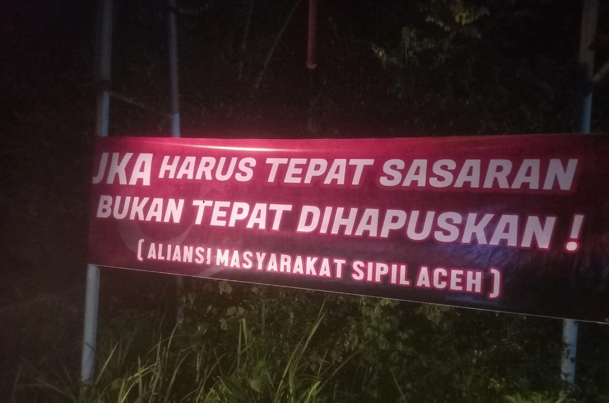 Spanduk Kritik JKA Muncul di Subulussalam, Warga Aceh Kecewa