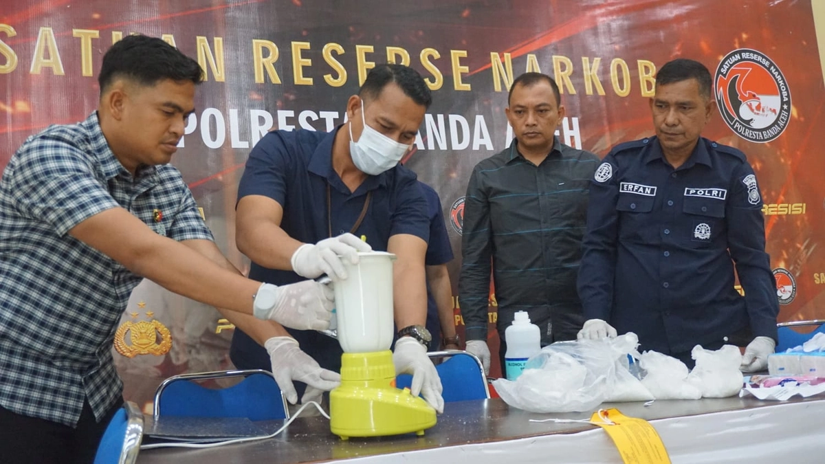 Polisi Musnahkan 1,9 Kg Sabu di Bandara SIM, Tersangka dari Pidie Akui Dibayar Rp 40 Juta