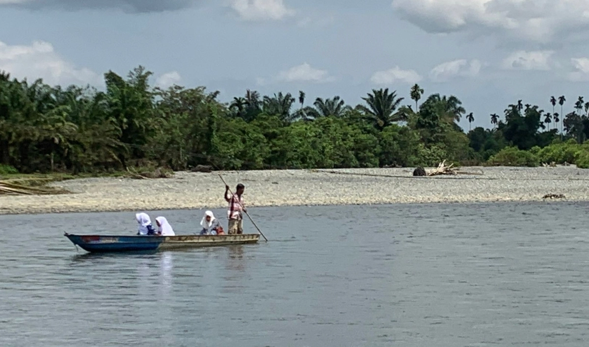 Jembatan Rusak di Aceh Barat, Anak Sekolah Terancam Nyawa Setiap Hari