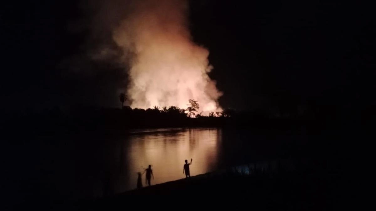 Kebakaran Tumpukan Kayu Bekas Banjir di Aceh Tamiang Belum Padam Setelah 24 Jam