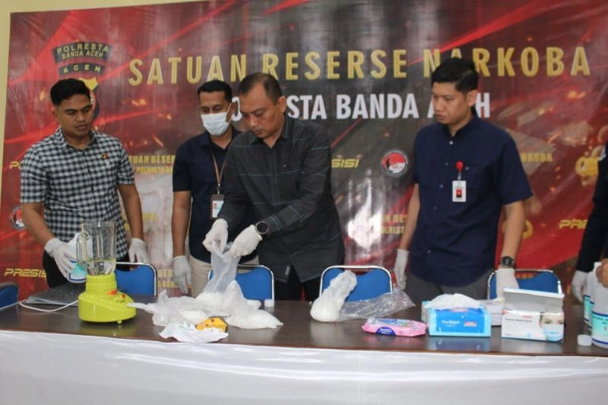 Polisi Musnahkan 1,9 Kg Sabu di Bandara SIM, Pelaku dari Pidie