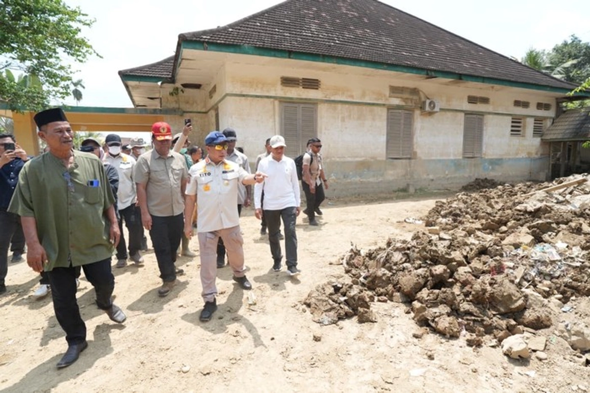 768 Praja IPDN Bersihkan Lumpur di Aceh Tamiang, Target Satu Bulan