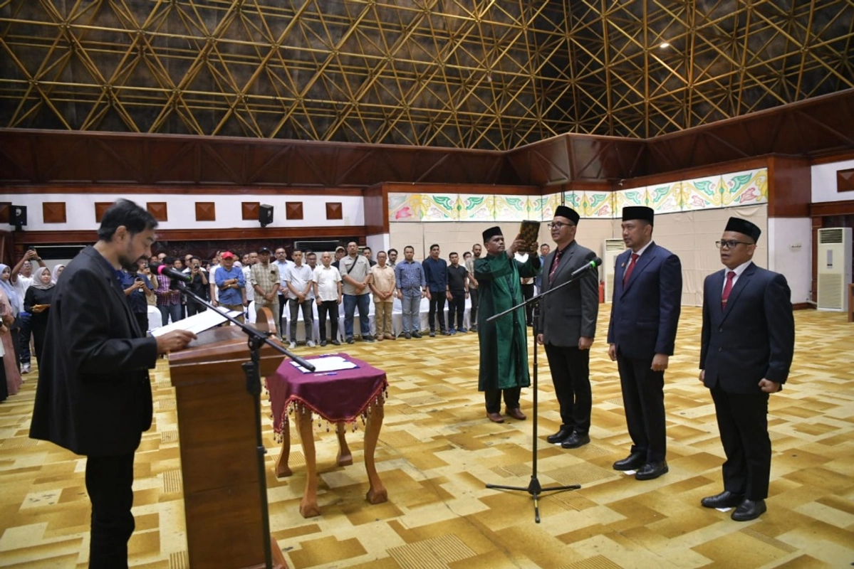 Mualem Lantik Tiga Kepala SKPA, Tekankan Percepatan Kinerja dan Serapan Anggaran