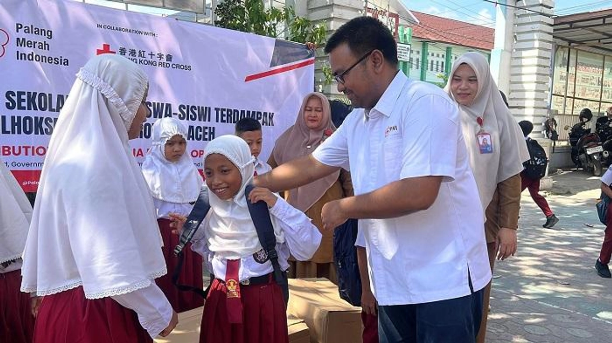 Siswa Lhokseumawe Terima 1.500 Paket School Kit PMI Pasca Banjir