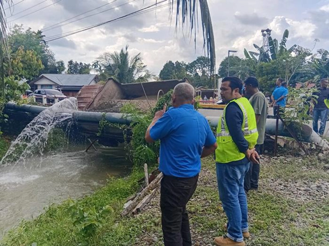 Suplai Air Bersih di Pidie Terganggu Akibat Kecelakaan Dam Truck