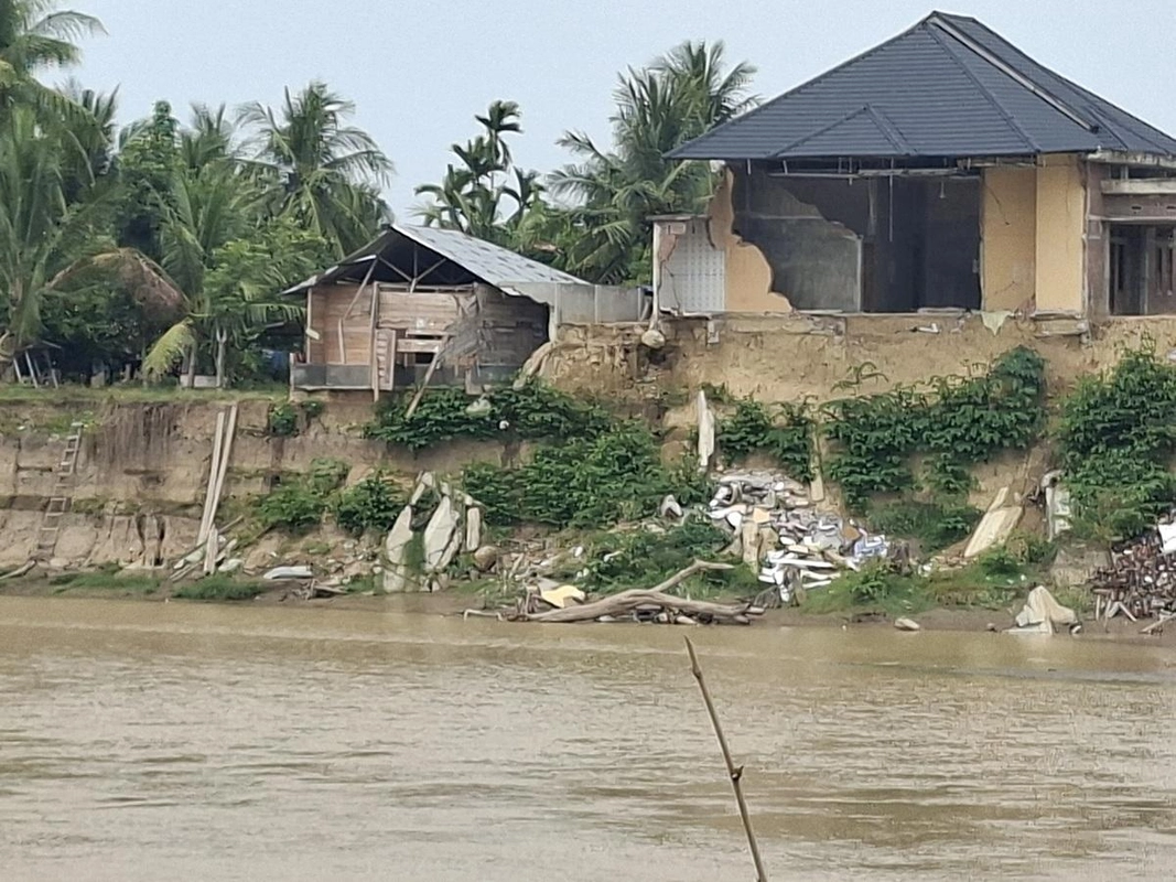 Tebing Sungai Krueng Tingkeum Longsor, Warga Bireuen Harap Tanggul