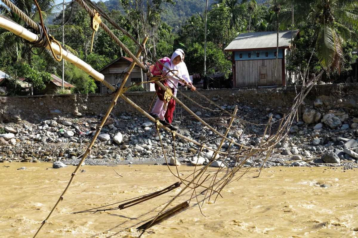 Jembatan Rusak di Nagan Raya Ancam Nyawa Siswa SD Beutong Ateuh