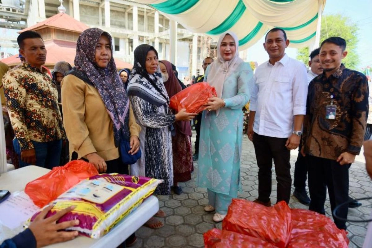 Warga Aceh Dapatkan Paket Kebutuhan Pokok Harga Subsidi Jelang Idul Adha