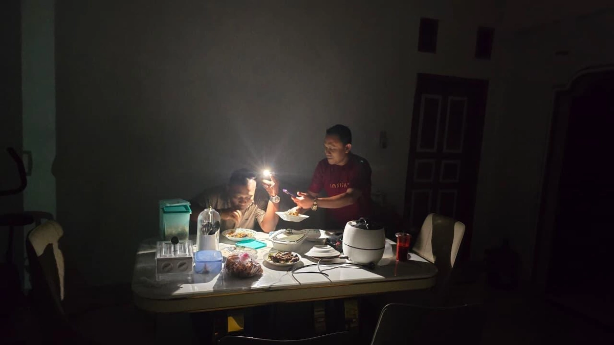 : Warga Aceh Khawatir Menghadapi Blackout seumuri Sumatera", "PublicImpact": 90, "Credibility": 80, "Urgency": 85, "Evidence": 70, "LongTermValue": 60, "Education": 55, "FinalScore": 81, "Summary": "K