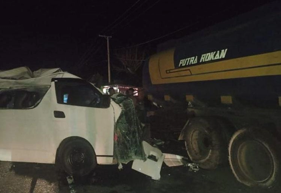 Kecelakaan Maut di Aceh Jaya: 3 Tewas, 7 Luka-Luka Akibat Tabrakan Mobil Hiace dan Tangki CPO
