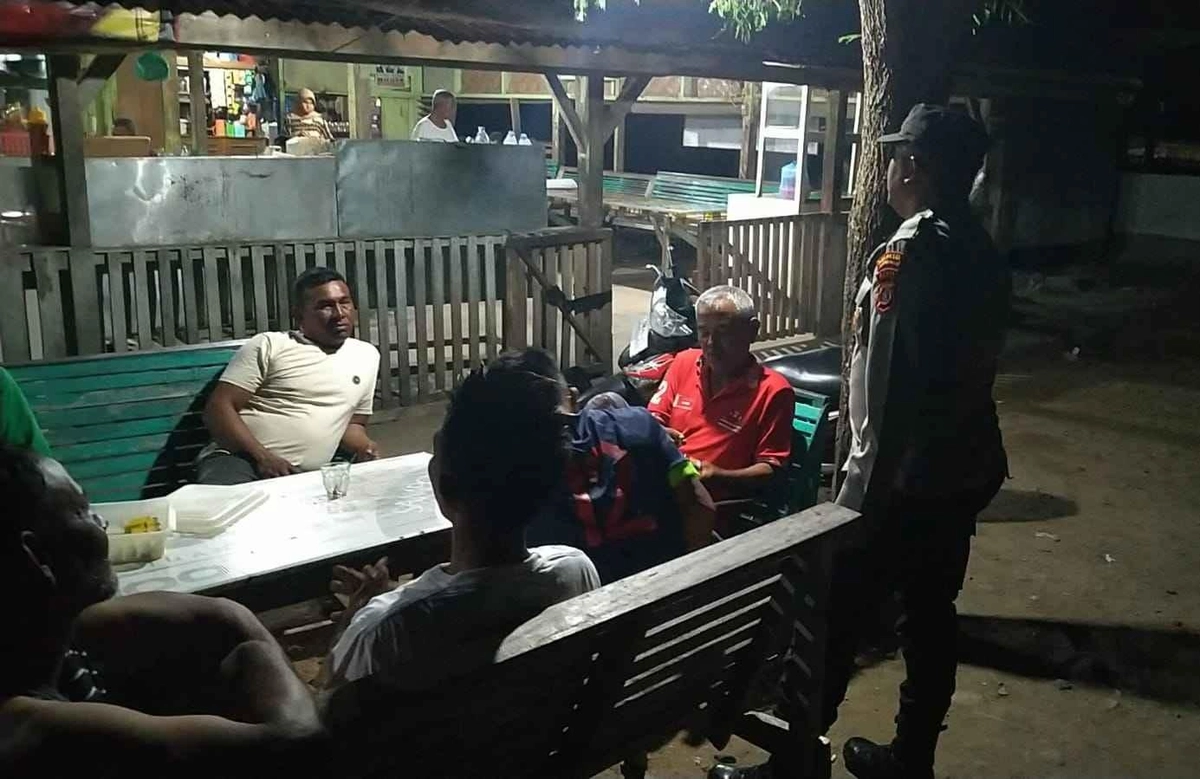 Polisi Sambangi Warga Malam di Banda Aceh Cegah Kejahatan Jalanan