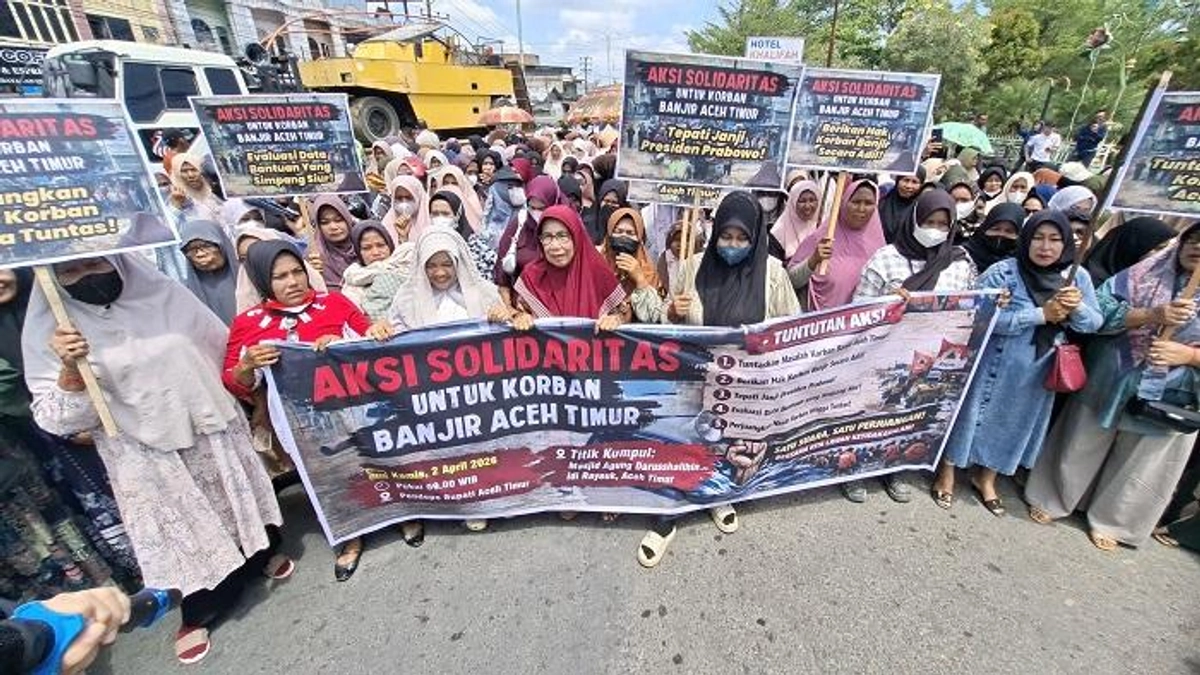 Ratusan Emak-Emak Aceh Timur Desak Kejelasan Data Korban Banjir