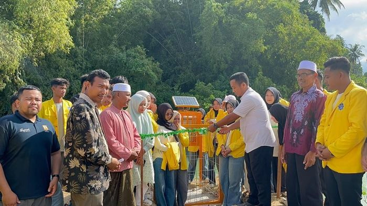Mahasiswa UTU Pasang Alat Peringatan Dini Banjir di Desa Gajah Ayee Pidie